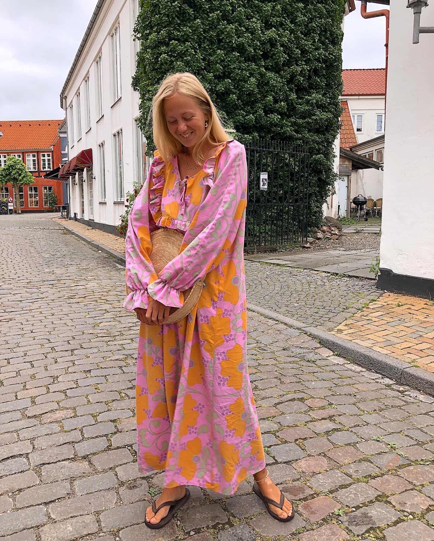 Johanne Kohlmetz fashionable klæder af gammelt sengetøj | faa.dk