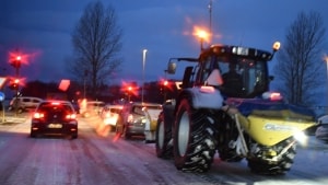 Sneen har tidligere i år ramt Aarhus og Østjyland, og der er blevet saltet. DMI advarer også onsdag mod pletvist glatte veje, når slud og sne falder senere på dagen omkring klokken 13. Arkivfoto: Jens Thaysen