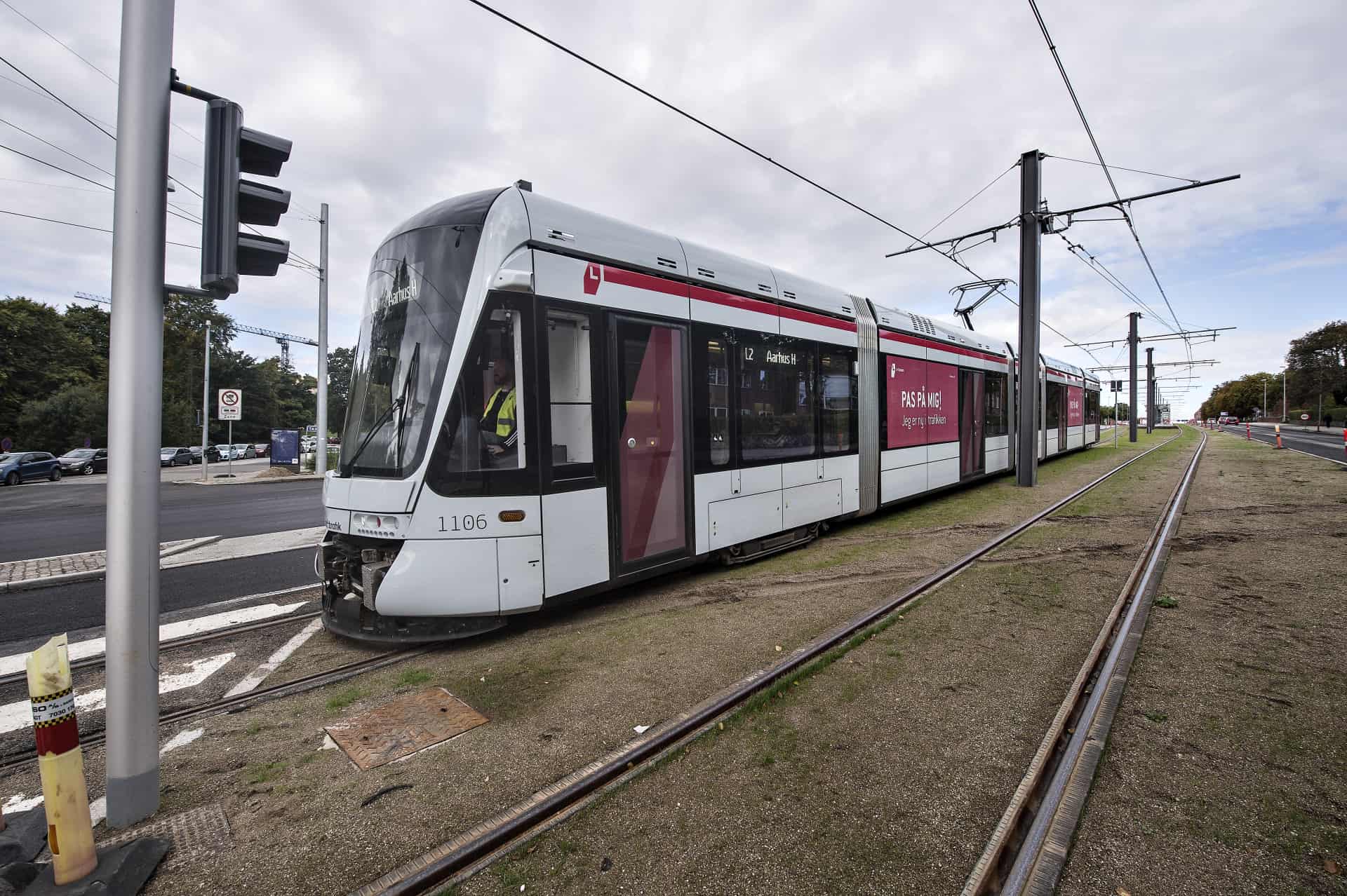 Mand Løb Ud På Skinnerne Og Blev Påkørt Af Letbanen | Stiften.dk