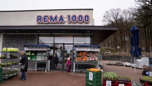 Rema 1000 åbner den kommende tid et stort antal nye butikker oven i dem, som den norskejede kæde driver i forvejen. Billedet er fra butikken i Værløse. (Arkivfoto). Foto: Liselotte Sabroe/Ritzau Scanpix