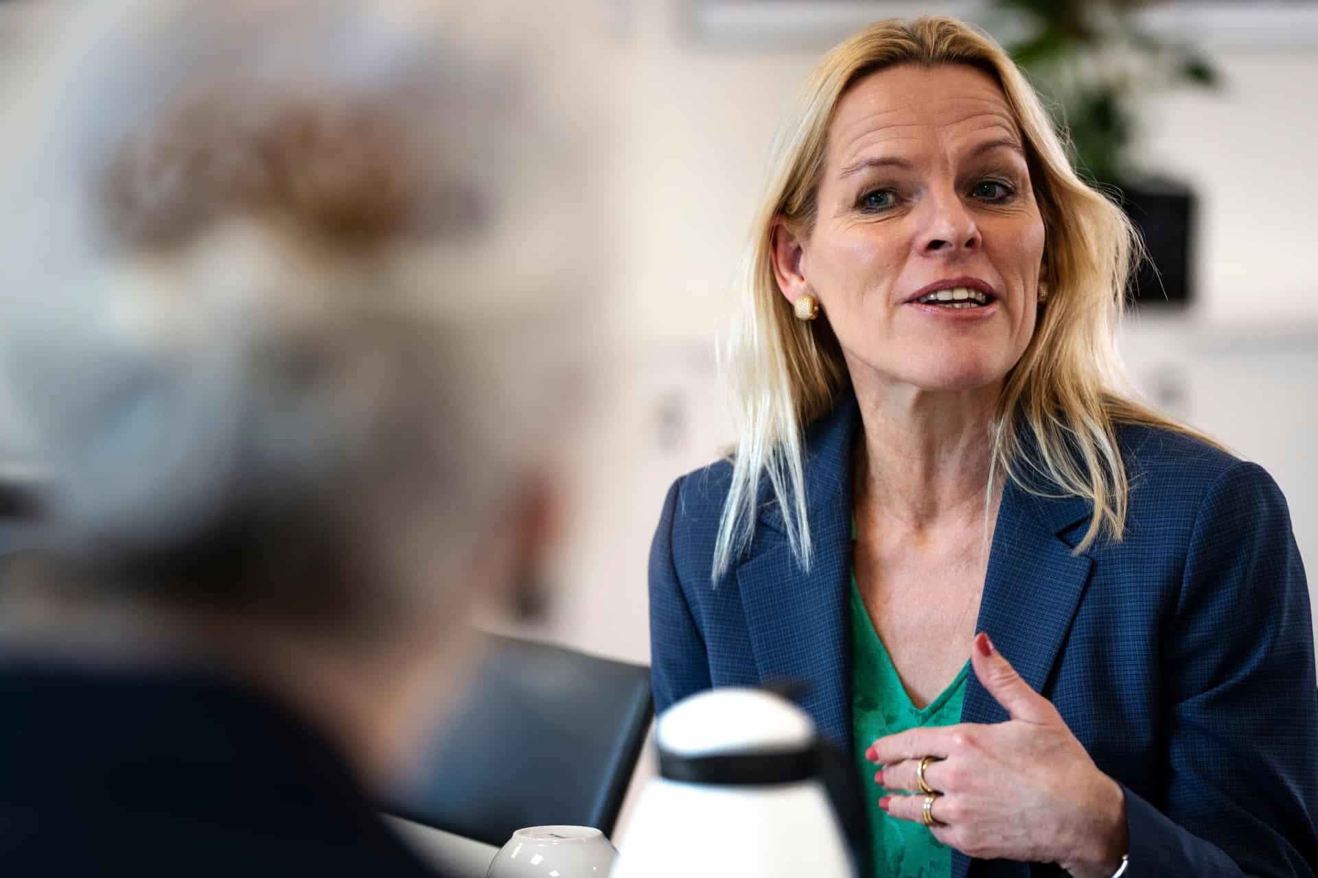 Pia Kjærsgaard Mødte Uanmeldt Op For At Sætte En Minister På Plads, Og ...