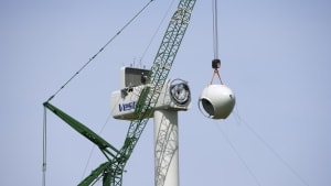 Der er kun tre store selskaber i Europa, der kan levere kabler til vindmøller, og de kan være mere interessante at investere i end f.eks. Vestas, der stadig bøvler med for høje omkostninger, lyder rådet fra Lars Jørgen Rasmussen. Arkivfoto: Morten Rasmussen/Ritzau Scanpix