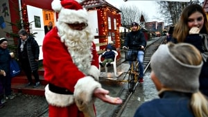 Besøgstallet slog rekord, da Julehjertebyen i 2021 blev flyttet til Banegården, og mange gæster kombinerede besøget med en tur på skinnecykel. Foto: Timo Battefeld