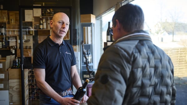 Martin kæmper for at bevare sin forretning i vild branche: - De giver sindssygt mange kunder til os