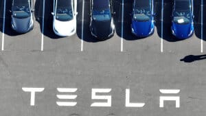 Investorerne straffer Tesla for, at de ikke har fået solgt flere biler i fjerde kvartal, siger økonom. (Arkivfoto). Foto: Justin Sullivan/Ritzau Scanpix