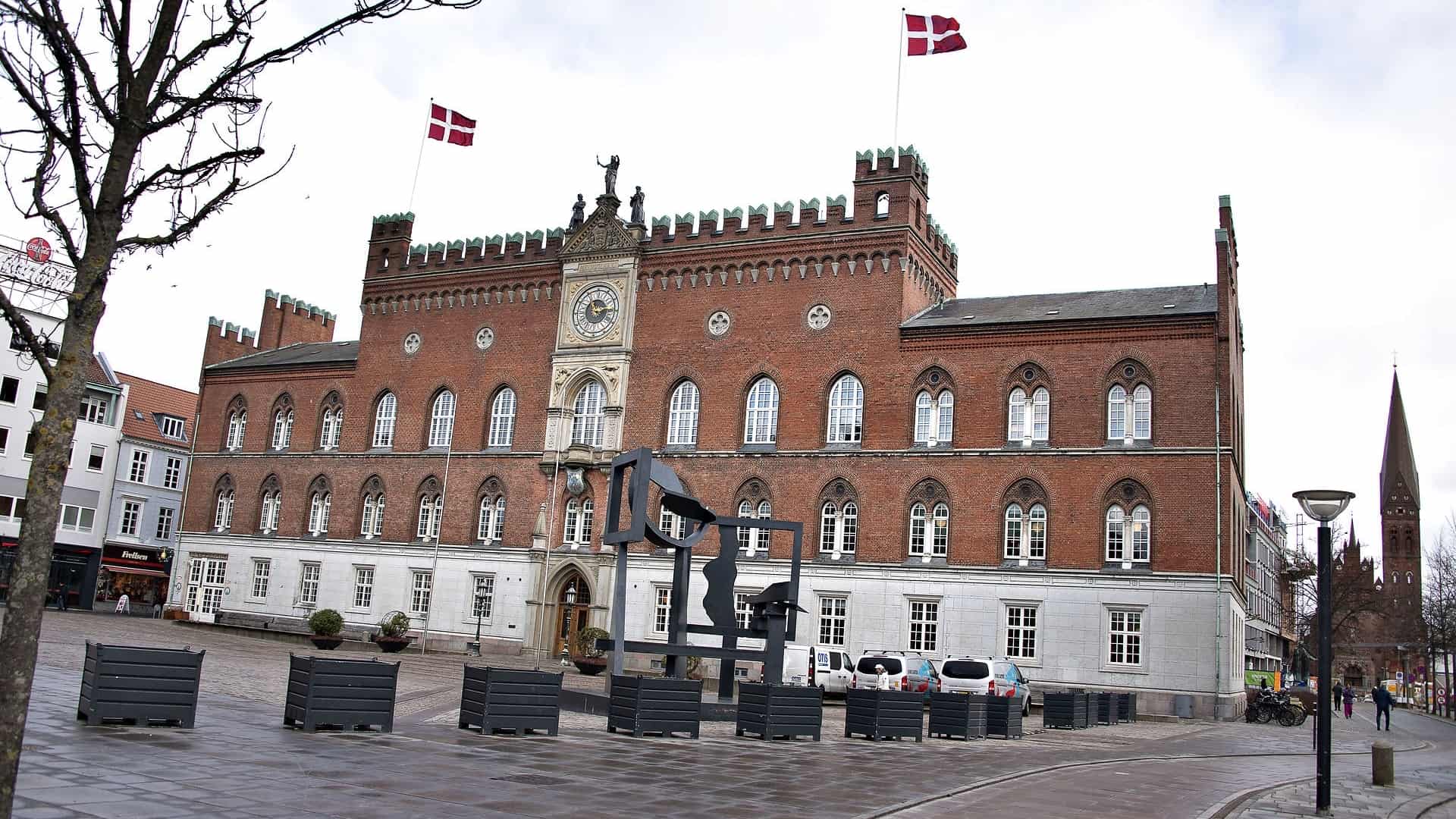 Odense Rådhus hejser det grønlandske flag: - Det er deres land ...