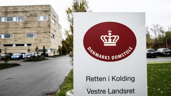 44-årig kvinde stjal Audi og blev påkørt under dramatisk biljagt: Så gassede hun op mod to betjente