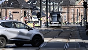Strækningen langs Østre Stationsvej og Vestre Stationsvej er blandt de kritiske, hvor trafikanter og letbanetog krydser hinanden. Foto: Michael Bager