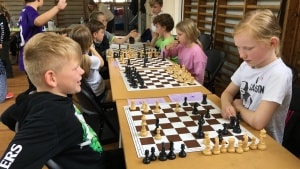 Siden 1. klasse har Malte Petersen og Sara Rosengaard spillet skak. Nu går de i 3.A på Fredericia Realskole. Foto: Steen Højgaard