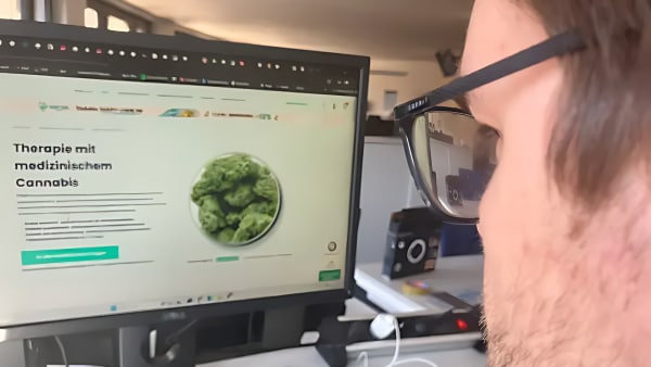 Journalist i chok: Læger udskriver recepter på stærk cannabis uden at tilse eller kende patienter