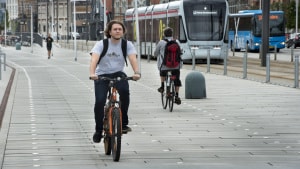 Hvor begynder cykelstien og hvor slutter den? Trafikløsningen med 'shared space' langs havnefronten i Aarhus har skabt forvirring. Nu kommer der en løsning på problemer. Foto: Axel Schütt