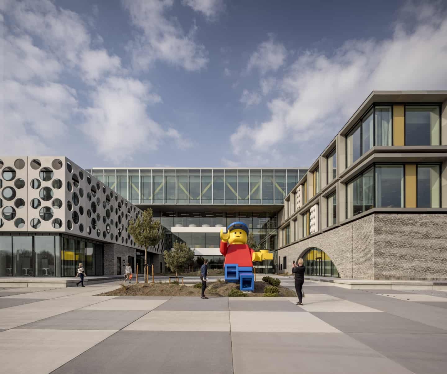 Observation Syd over Lego har indviet nyt campus: Her er biograf, topmoderne fitnessområde og  kreative værksteder | ugeavisen.dk