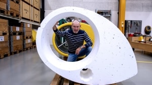 Tommy Larsen ejer firmaet Weptos, der satser på bølgeenergi som et alternativ til for eksempel vindmøller. Den 62-årige iværksætter har havvand i årerne fra sin far, der sejlede på de syv verdenshave. Foto: Ludvig Dittmann