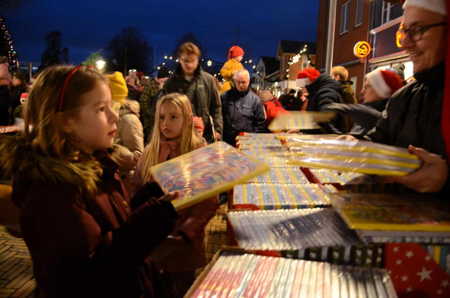 Se Billederne Fra Den Store Lysfest: Juletræet Blev Tændt - Med ...