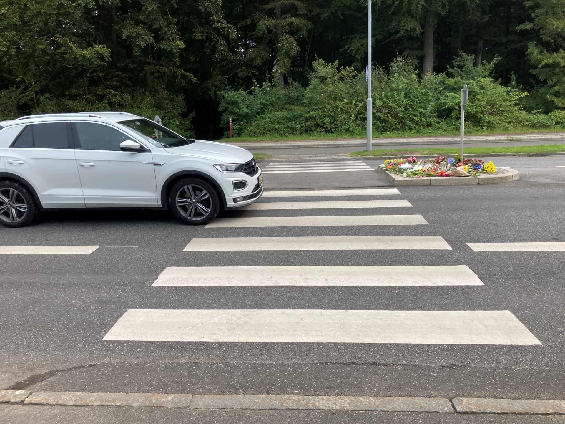 Efter Tragisk Dødsfald: 26-årig Løber Mindet Med Blomsterhav Og Hilsner ...