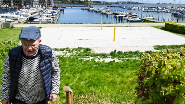 Beachvolleybane spolerer Bjarnes udsigt - så han trak kommunen i retten: Det blev en dyr omgang