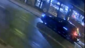 Videobilleder af den bil, som Mia Skadhauge Stevn blev samlet op i ledte politiet på sporet af de to mænd, som nu er sigtet for at have slået hende ihjel. Foto: Videoovervågning/ Nordjyllands Politi/Ritzau Scanpix