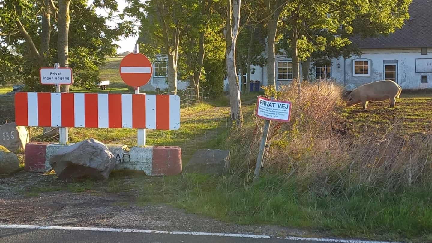 Naboen Har Spærret Ole Inde Med Ulovlig Afspærring: Politi Og Kommune ...