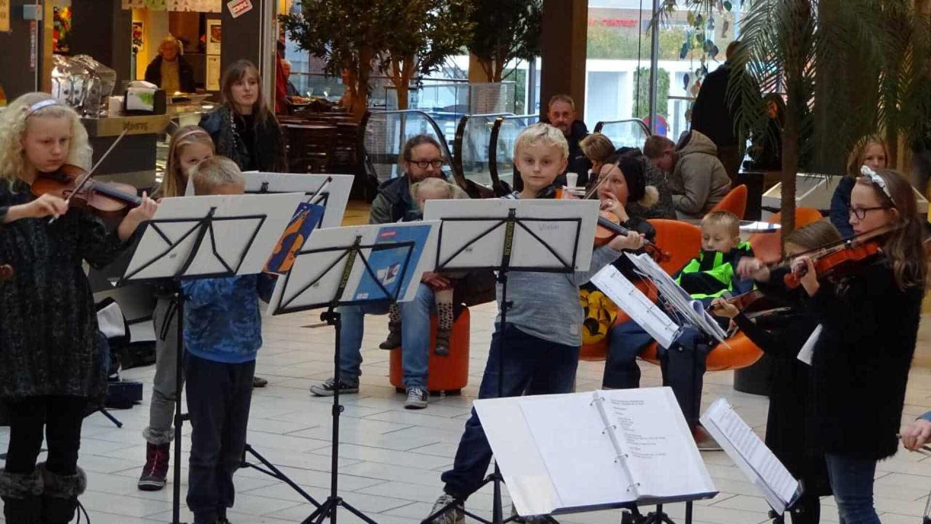 Efterårsmusik ved banegården i Horsens | ugeavisen.dk