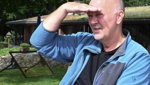 Jens Henrik Jensen behøver ingenlunde at spejde efter succes. Det er efterhånden år siden, at hans bøger om den tidligere jægersoldat Niels Oxen bragede igennem internationalt. Nu har oplæsningen af den sjette bog vundet en pris. Foto: Anette Hyllested