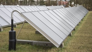 Solceller og vindmøller skal levere den strøm, som driver varmepumperne. Foto: Scanpix Denmark.