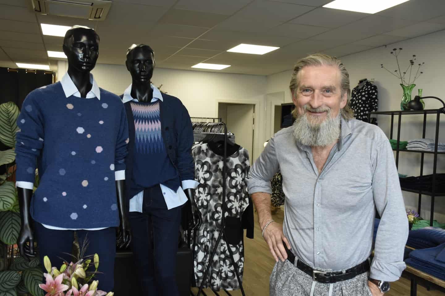 kapitalisme Ærlig Suri Tøjdesigner har åbnet butik med egne mærker: Det er en mand, der står bag  ny butik med dametøj | hsfo.dk