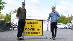 Nicolas Øland, 21 år, og Emil Bork, 22 år, er klar på at gå i selvisolation, hvis de testes positiv for corona. Foto: Ole Christensen