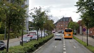 To biler stødte sammen i østlig retning af Skovgade fredag middag. Foto: Google Street View