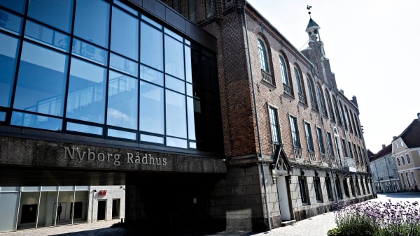 To ledere i kommunen mistede jobbet efter sag om manglende brandsikring: Så mange penge får de med