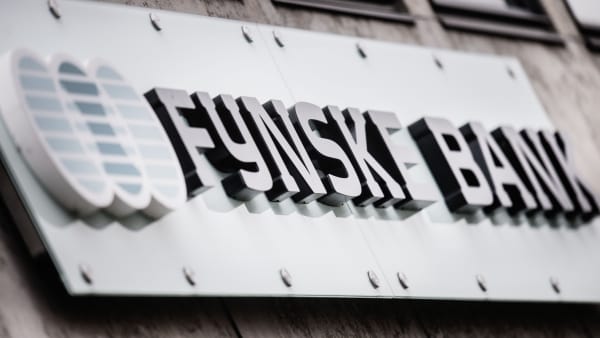 Vild drejning i fusionskamp: Tilsidesat bank tager nyt våben i brug