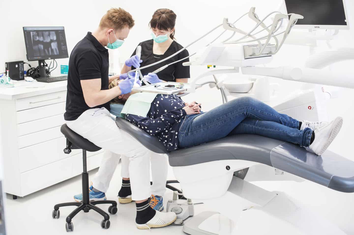 tandlægehus skruer priserne og op for det sociale engagement | amtsavisen.dk