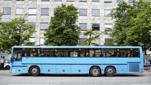 De regionale blå busser fragter dagligt pendlere fra Aarhus Kommunes yderområder og opland til Aarhus Midtby. Men der er sket beskæringer af antallet af ruter, og i 2018 venter der igen mulige besparelser. Arkivfoto