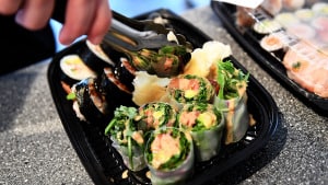 Hvad enten man er til sushi eller bruger, er der mulighed for at få leveret maden udefra. Arkivfoto: Benny F. Nielsen