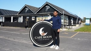21-årige Jenojan Santhirakumar åbner sin nye café 1. maj. Foto: Søren Gottwald
