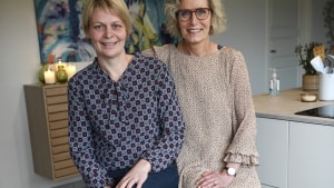 Anne Langdahl (tv.) og Gitte Hansen (th.) er kollegaer i en daginstitution og har sammen firmaet Handahl Design. Foto: Annelene Petersen