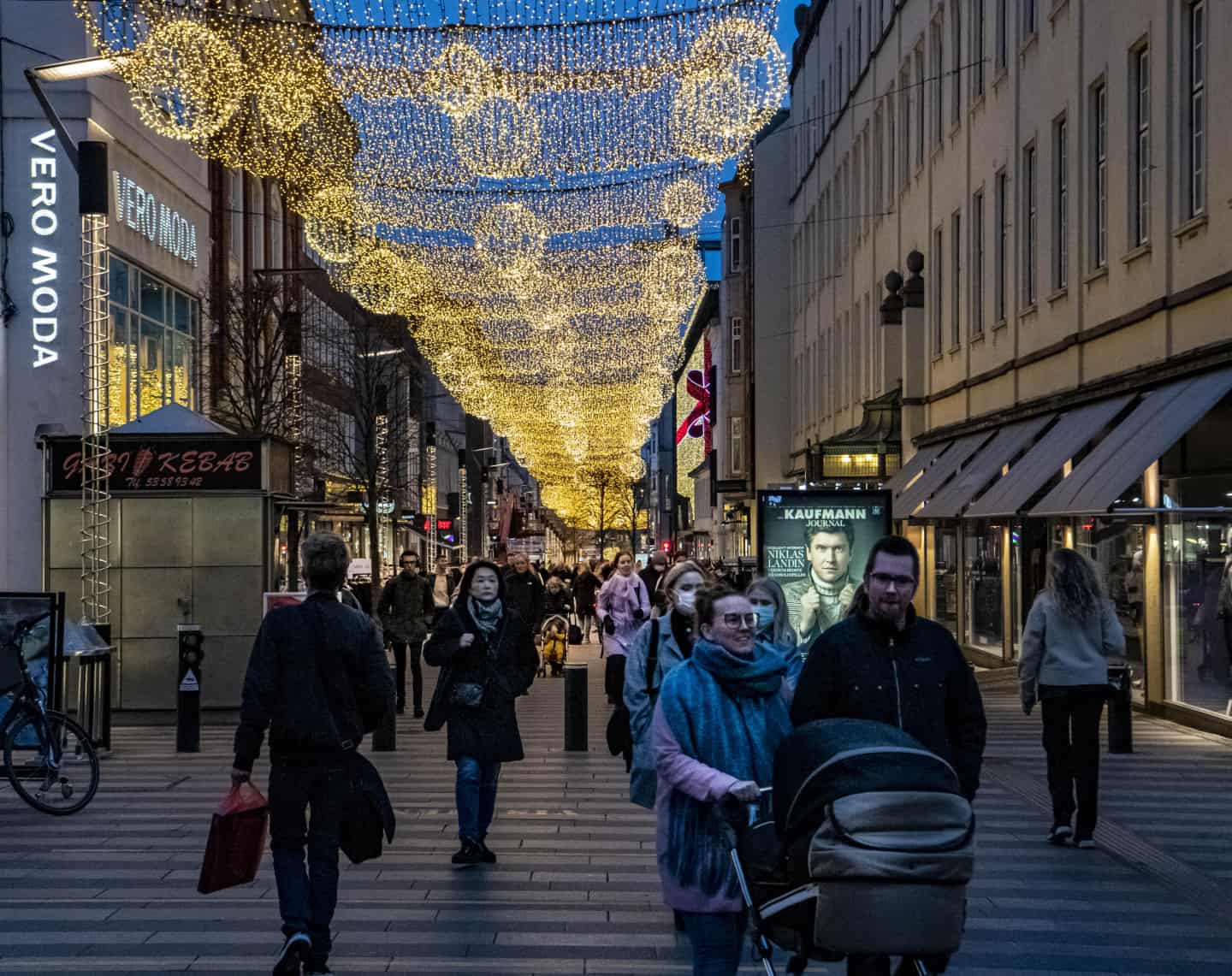 Trods corona og netbutikker: Strøget tror på julehandel | stiften.dk