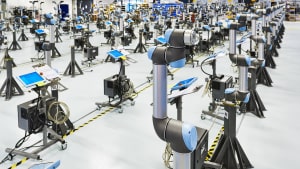 Der bliver stadig solgt flere UR-arme rundt omkring i verden, hvor den fynske robotvirksomhed er til stede i 50 lande - men overskuddet er skrumpet på bundlinjen for første gang siden 2012. Arkivfoto