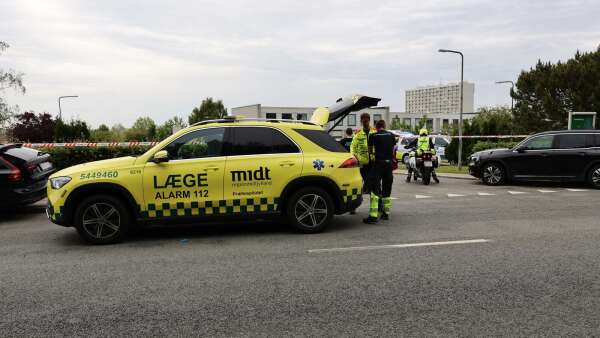 50-årig kvinde blev stukket ihjel i sin bil - nu fortsætter sagen