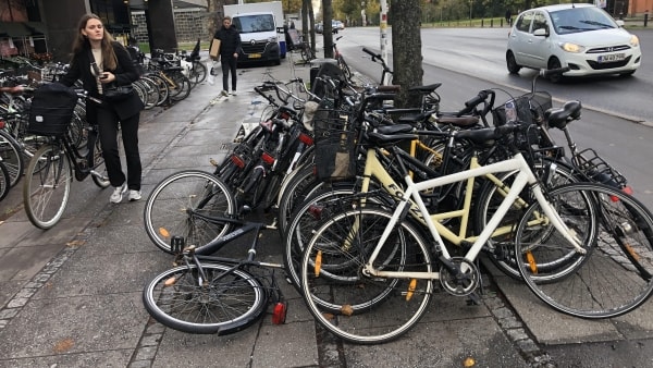af ejerløse cykler i Aarhus: 'Jeg er i CHOK over de står jo | stiften.dk
