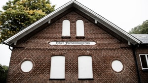Taget på Højen Forsamlingshus er utæt, men det er begrænset, hvilke muligheder Vejle Kommune har for at støtte forsamlingshuset økonomisk, når det gælder den løbende vedligeholdelse. Foto: Mette Mørk