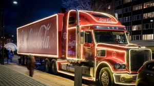Coca-Cola-lastbilen kan allerede denne fredag besøges i Hadsund. Pressefoto