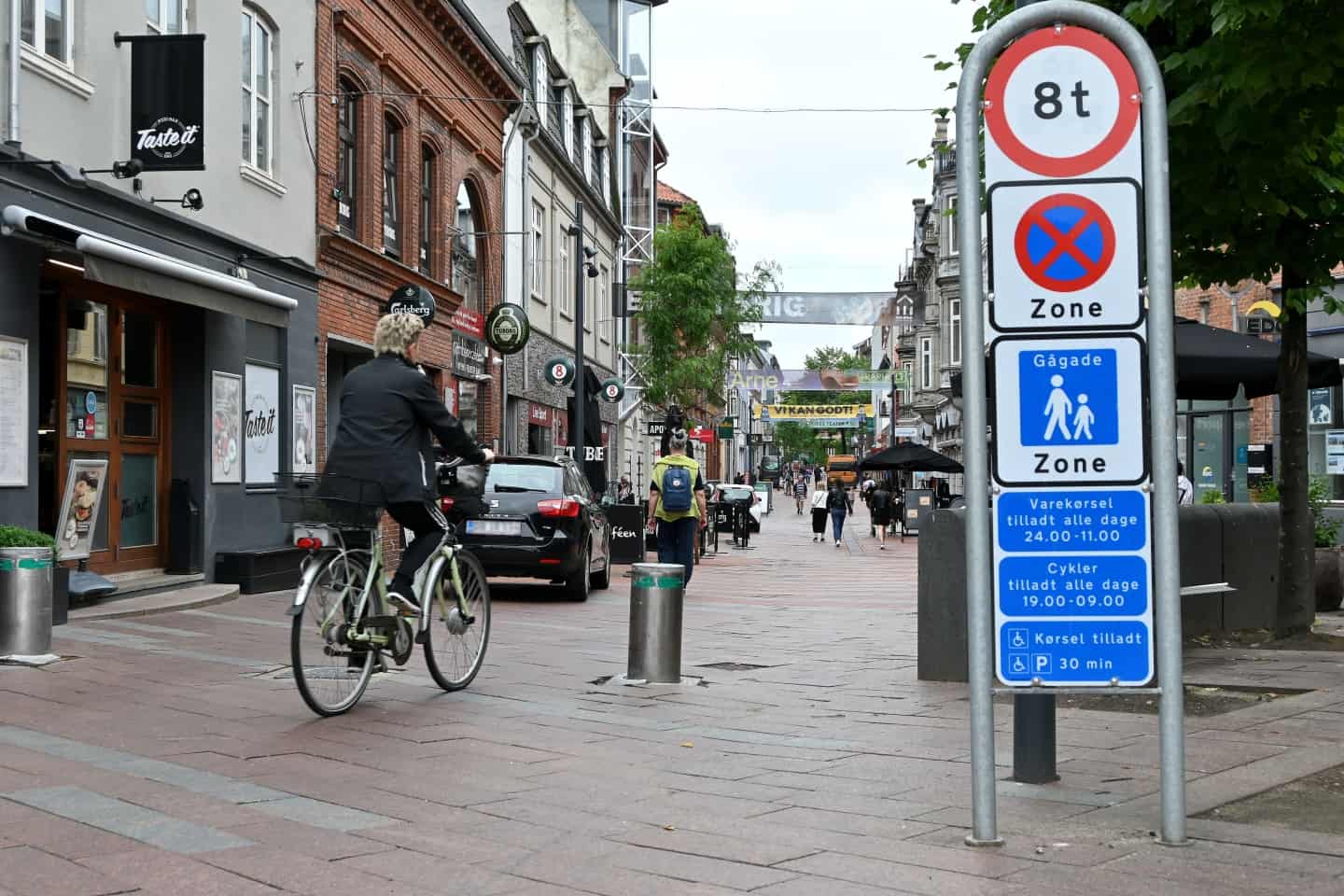 Nu må du køre på cykel i af gågadesystemet: pilotprojekt vil forsøge at lokke flere til at tage den til midtbyen | ugeavisen.dk