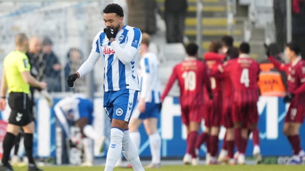 OB blev spillet ud af banen - desværre på røv og albuer af ulvene i første halvleg