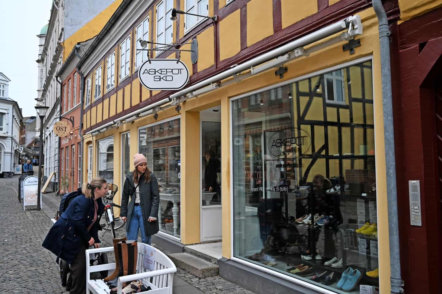 boykot Disse Dykker For fem måneder siden var ejeren bekymret over manglende opbakning: Nu  lukker hun sin skobutik i Svendborg | faa.dk