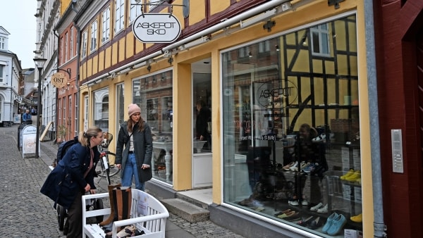 For måneder siden bekymret over manglende opbakning: Nu lukker hun sin skobutik i Svendborg | faa.dk