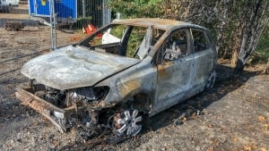 For anden gang i samme weekend blev en bil brændt af i Kerteminde Kommune. Den anden bil blev brændt af på Langeskov Centrets parkeringsplads. Foto: Rasmus Henriksen