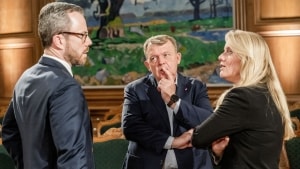 Pernille Vermund (th.) mener, at Jakob Ellemann-Jensen (tv.) får svært ved at komme tilbage til den blå blok senere, hvis han går i regering med Socialdemokratiet. Arkivfoto: Søren Bidstrup/Ritzau Scanpix