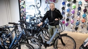 Michael Tronborg fra Bike Concept mangler både cykler og reservedele fra Østen. Store leveringer til store fabrikker bliver prioriteret af leverandørerne fremfor små butikker. Arkivfoto