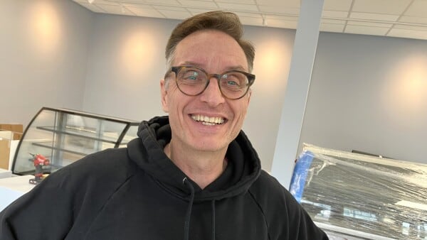 Sød hjemkomst: Jan åbner chokoladebutik i hjertet af sin barndomsby