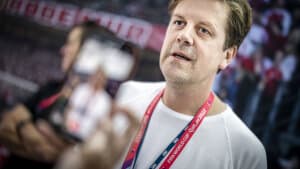 DBU-direktør Jakob Jensen ankom til fodboldlandsholdets VM-base i ørkenen uden for Doha onsdag aften. Torsdag mødte han pressen. Foto: Mads Claus Rasmussen/Ritzau Scanpix